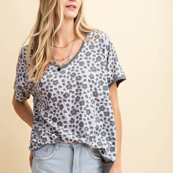 Leopard Top with Ribbed Contrast Trim - Picture 4 of 5